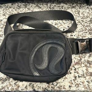 Lululemon belt bag in black